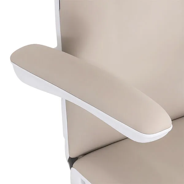 cosmedica-treatment-bed-latte-armrest-close-up-dsse.webp