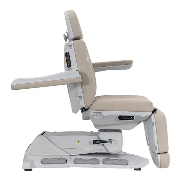 quattro-iv-treatment-bed-latte-armrest-adjusted-dsse.webp